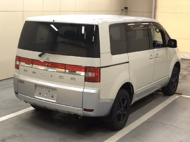 MITSUBISHI DELICA D:5