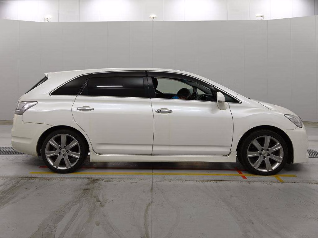 TOYOTA MARK X ZIO