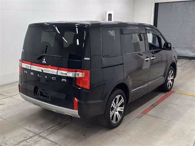 MITSUBISHI DELICA D:5