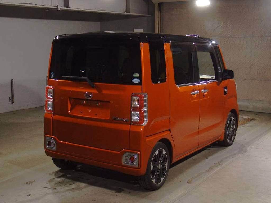 DAIHATSU WAKE