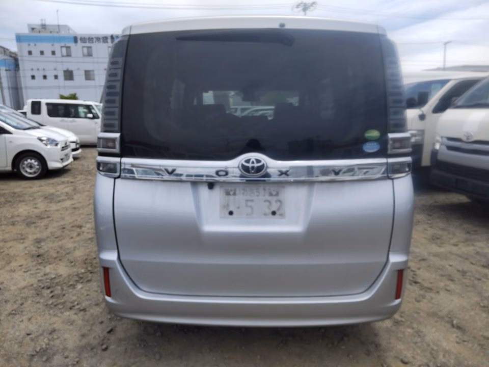 TOYOTA VOXY