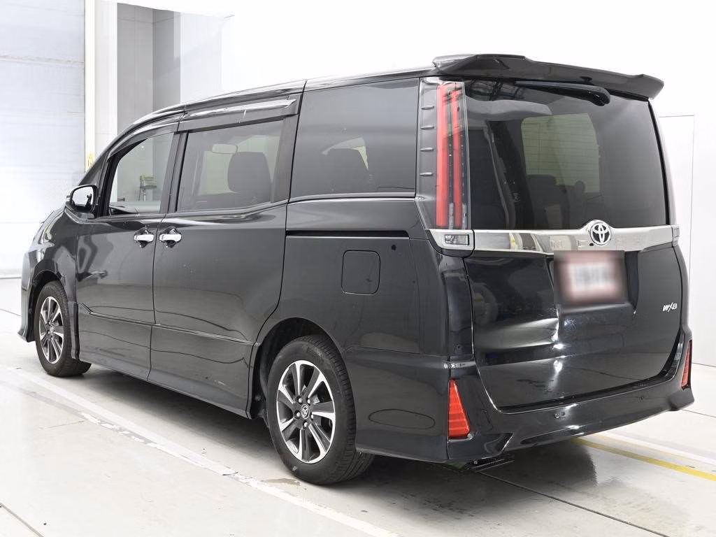 TOYOTA NOAH