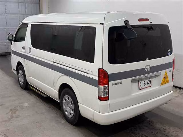 TOYOTA HIACE