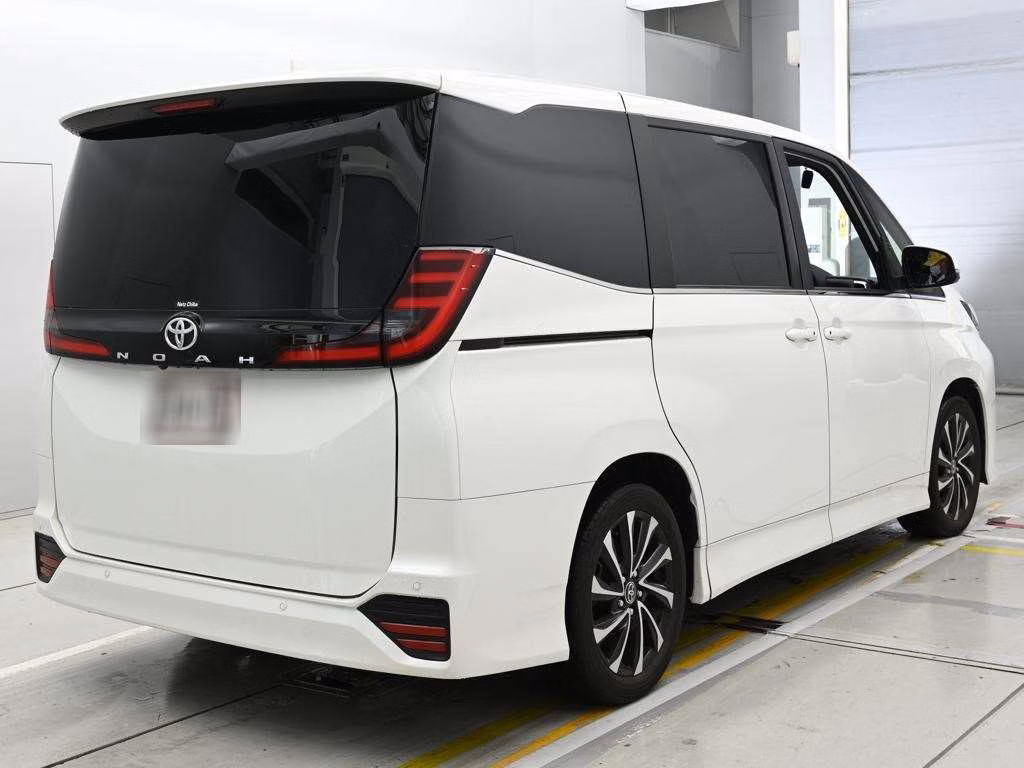 TOYOTA NOAH