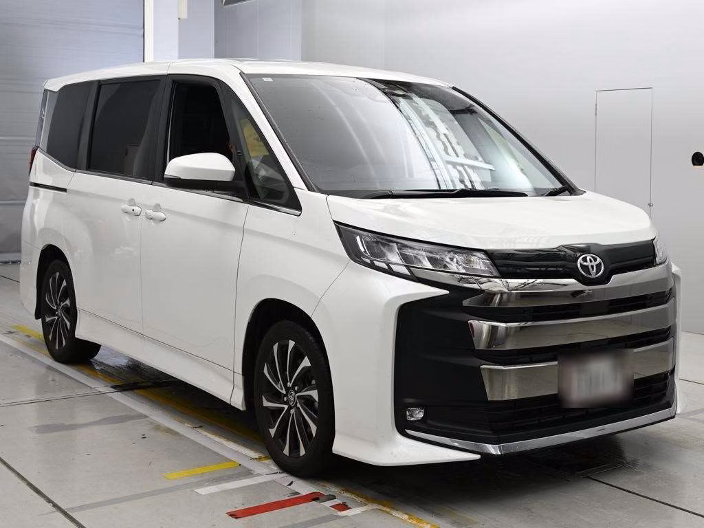 TOYOTA NOAH