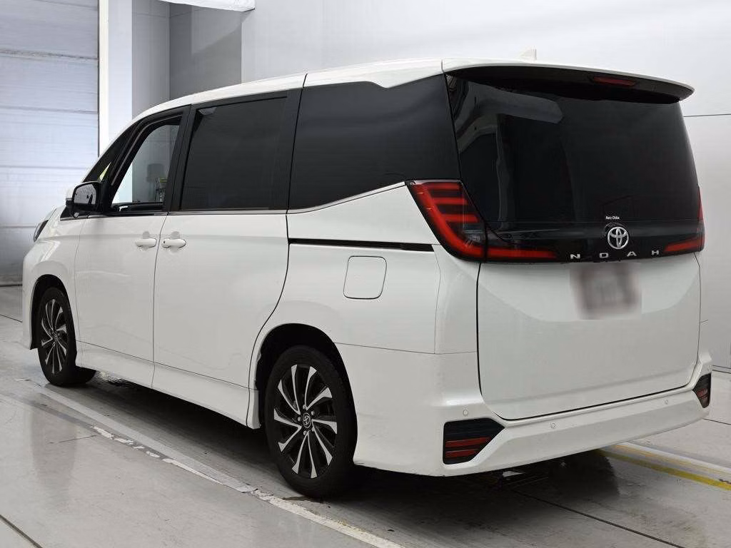 TOYOTA NOAH