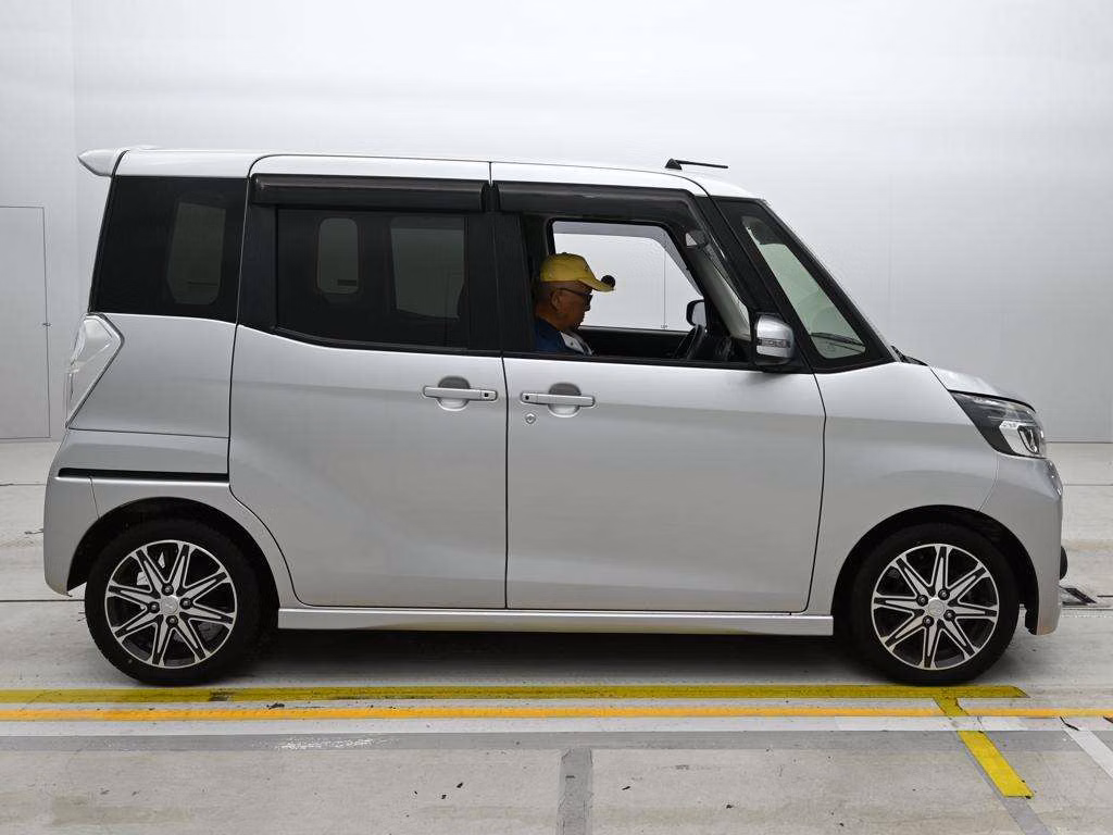 MITSUBISHI EK SPACE