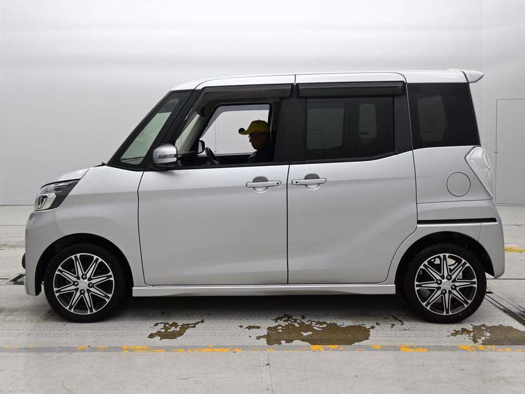 MITSUBISHI EK SPACE