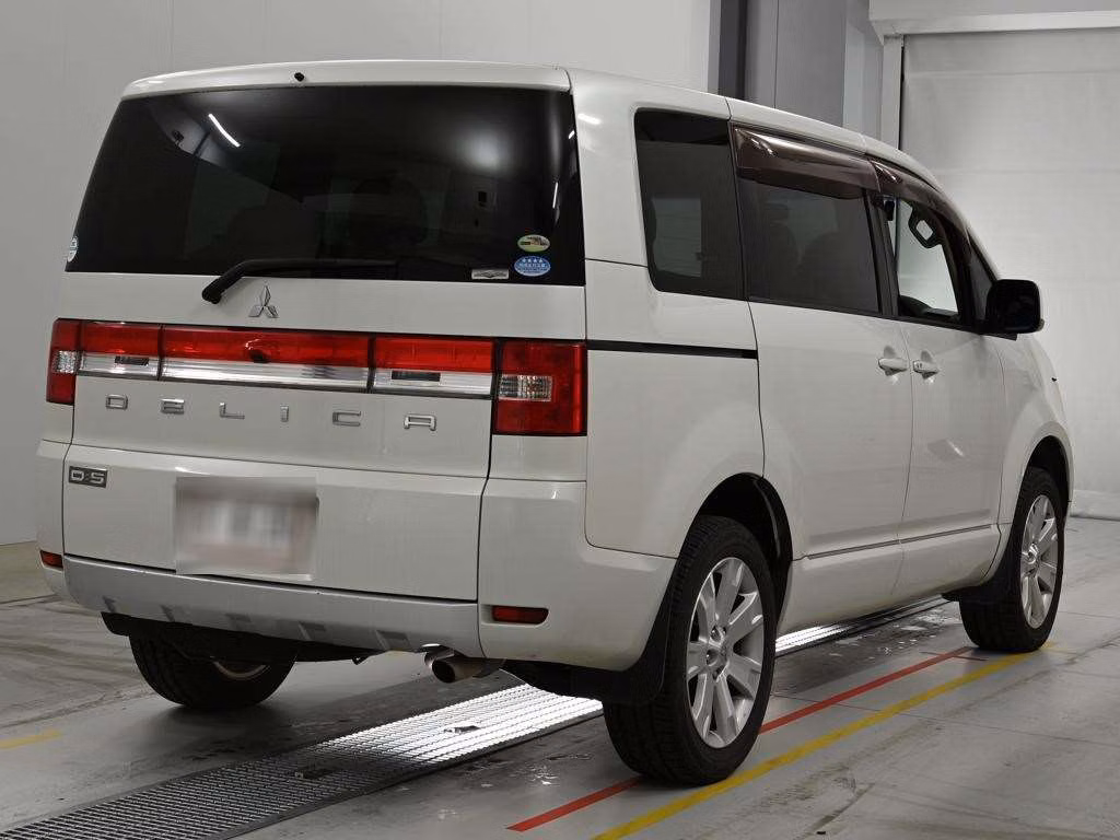 MITSUBISHI DELICA D:5