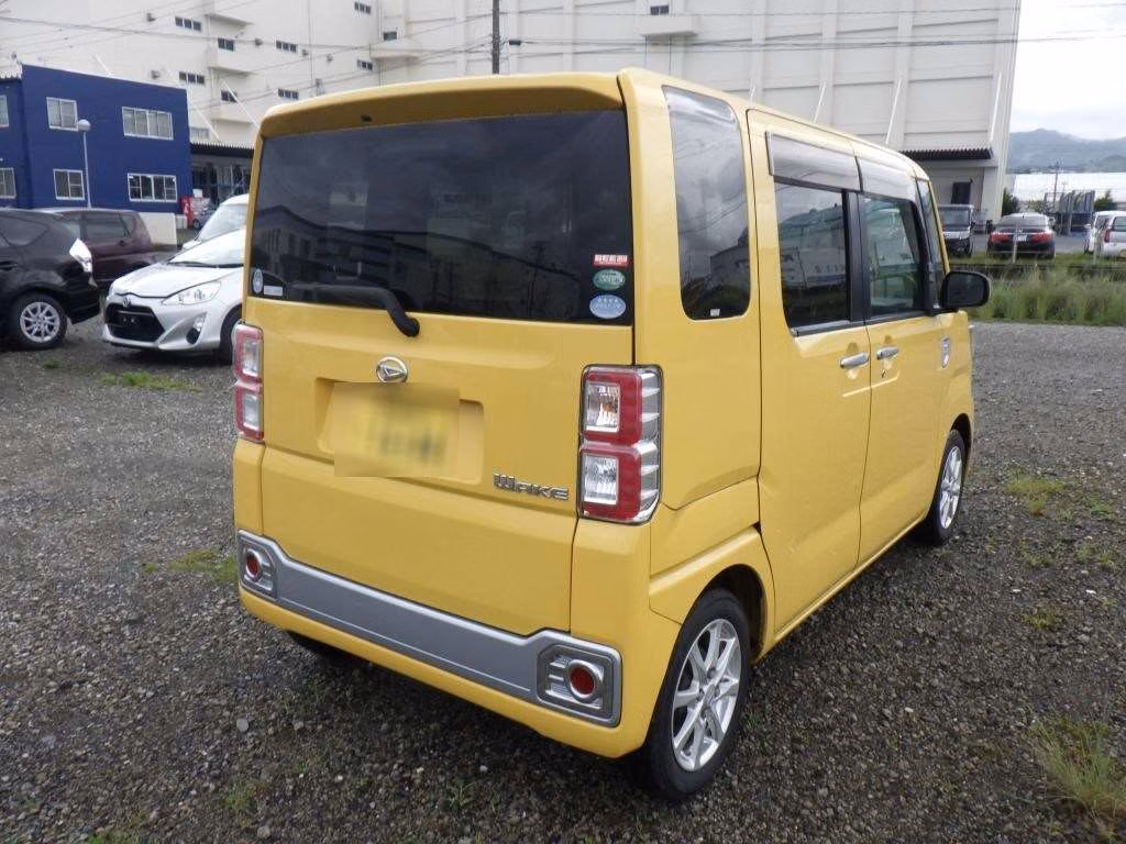 DAIHATSU WAKE