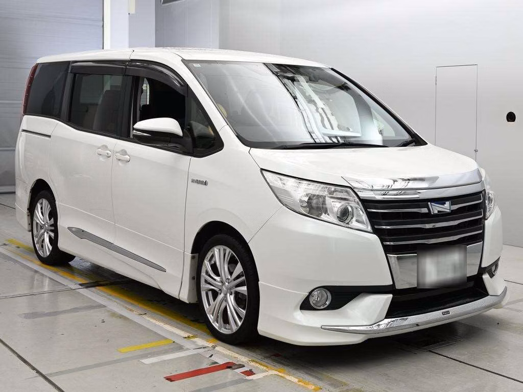 TOYOTA NOAH