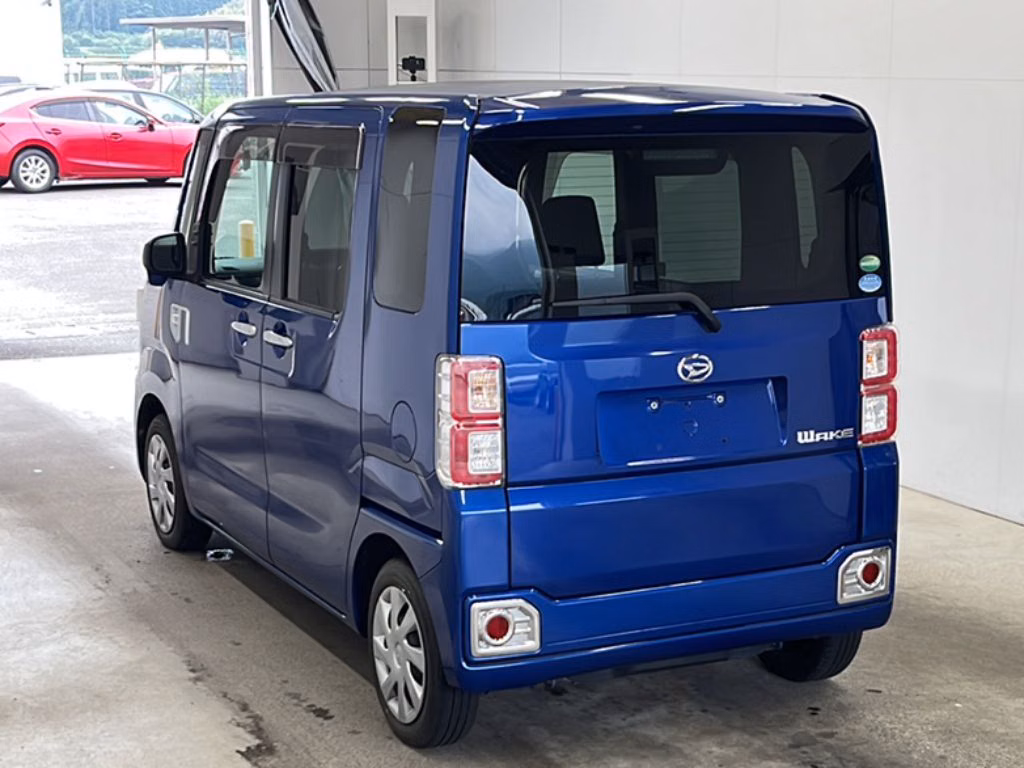 DAIHATSU WAKE