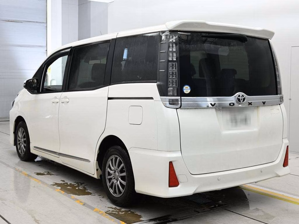 TOYOTA VOXY