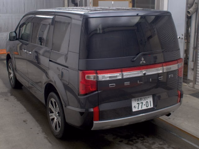 MITSUBISHI DELICA D:5
