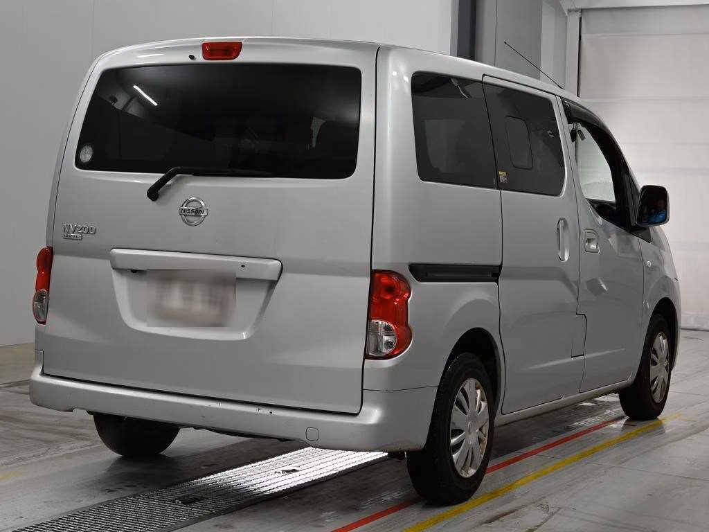 NISSAN NV200