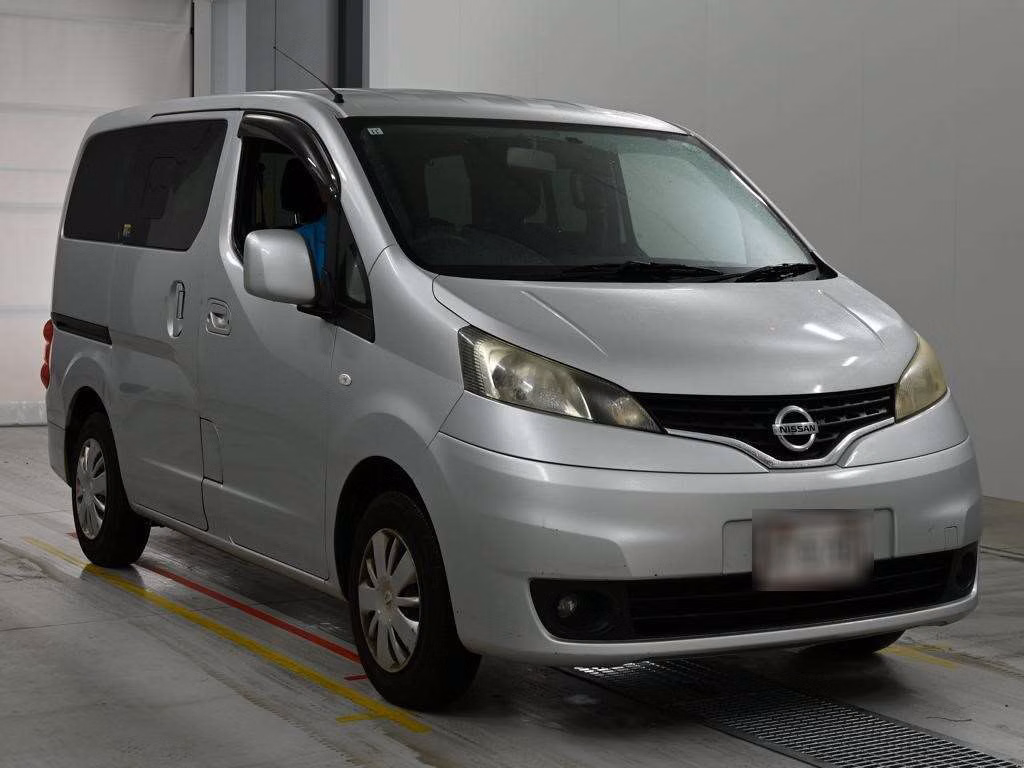 NISSAN NV200