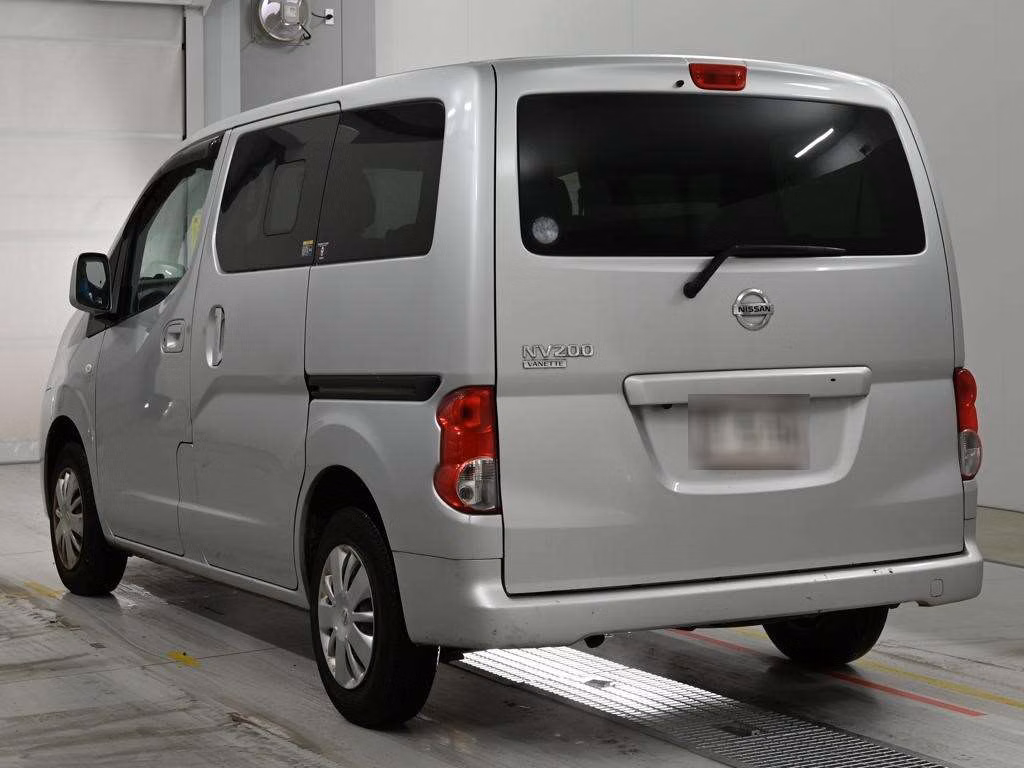 NISSAN NV200