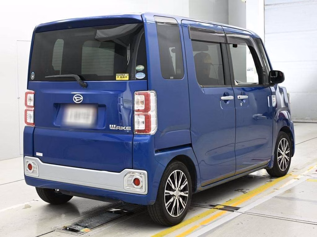 DAIHATSU WAKE