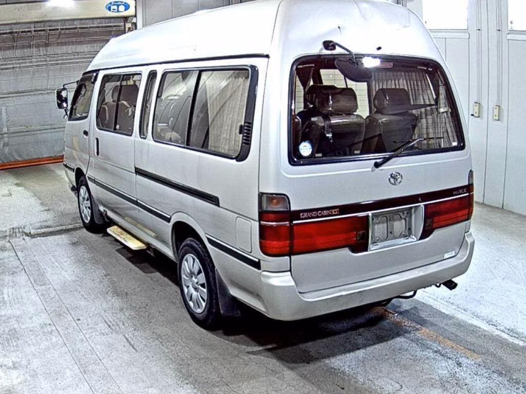 TOYOTA HIACE