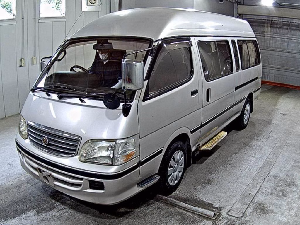 TOYOTA HIACE