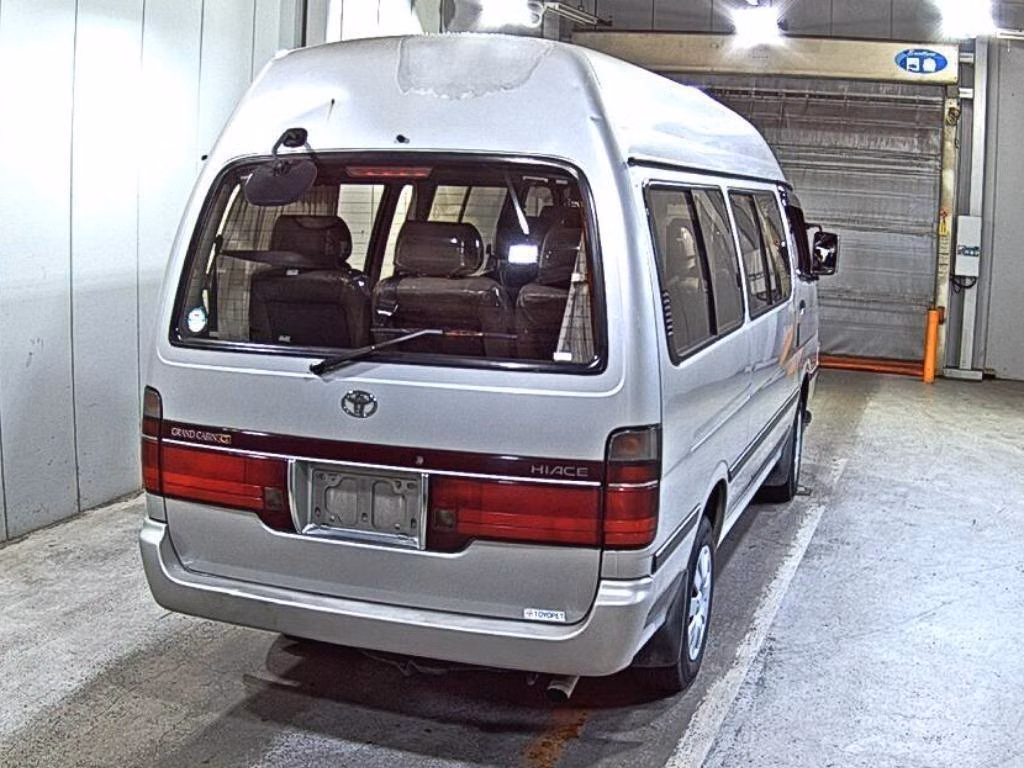 TOYOTA HIACE