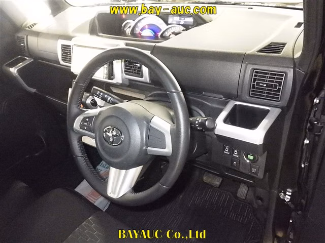 TOYOTA PIXIS MEGA