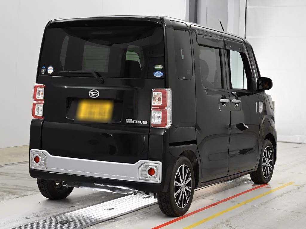 DAIHATSU WAKE