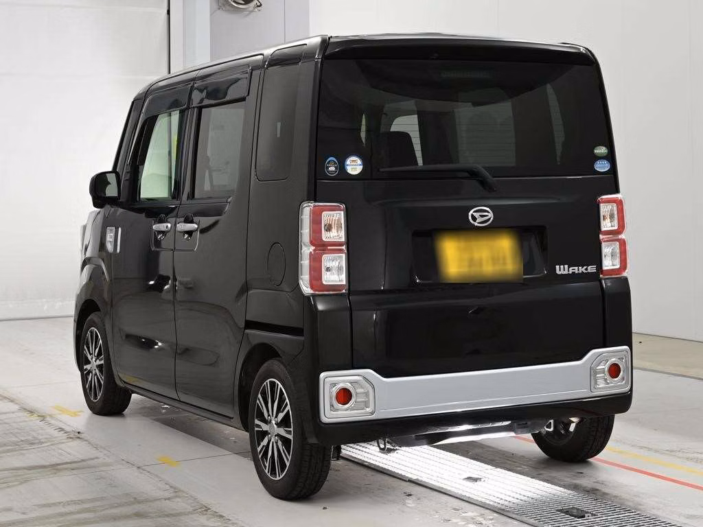 DAIHATSU WAKE