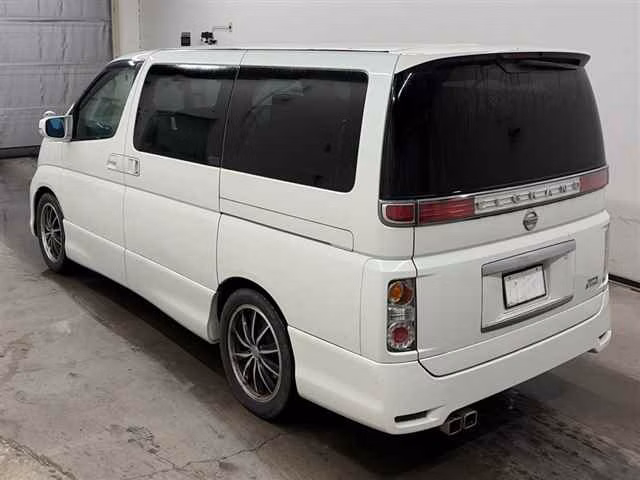 NISSAN ELGRAND