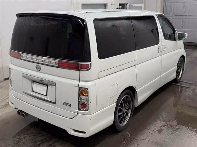 NISSAN ELGRAND