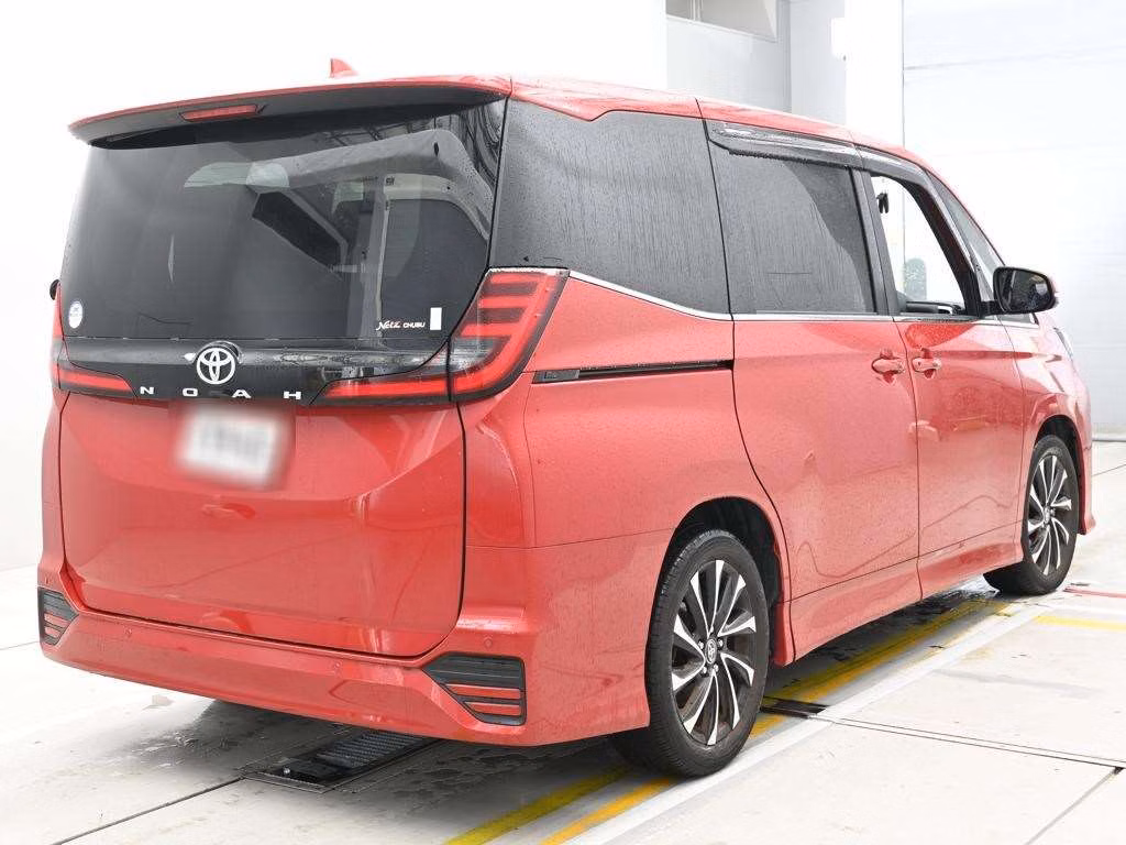 TOYOTA NOAH