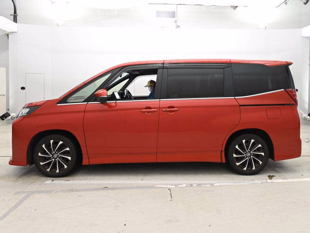 TOYOTA NOAH