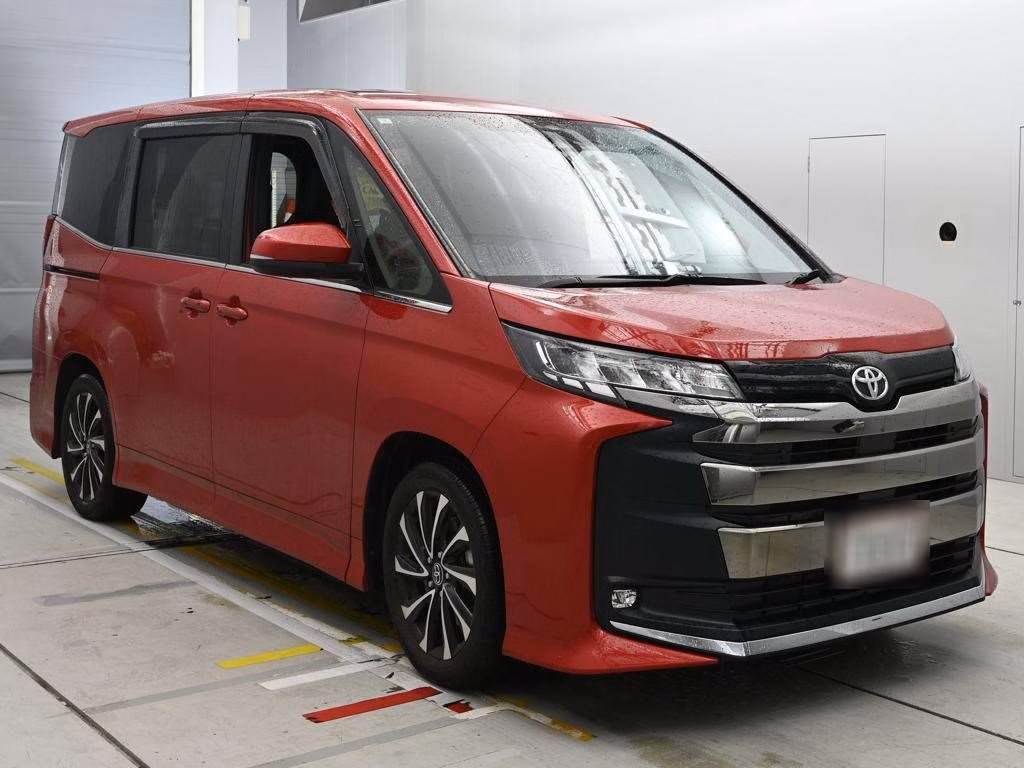 TOYOTA NOAH