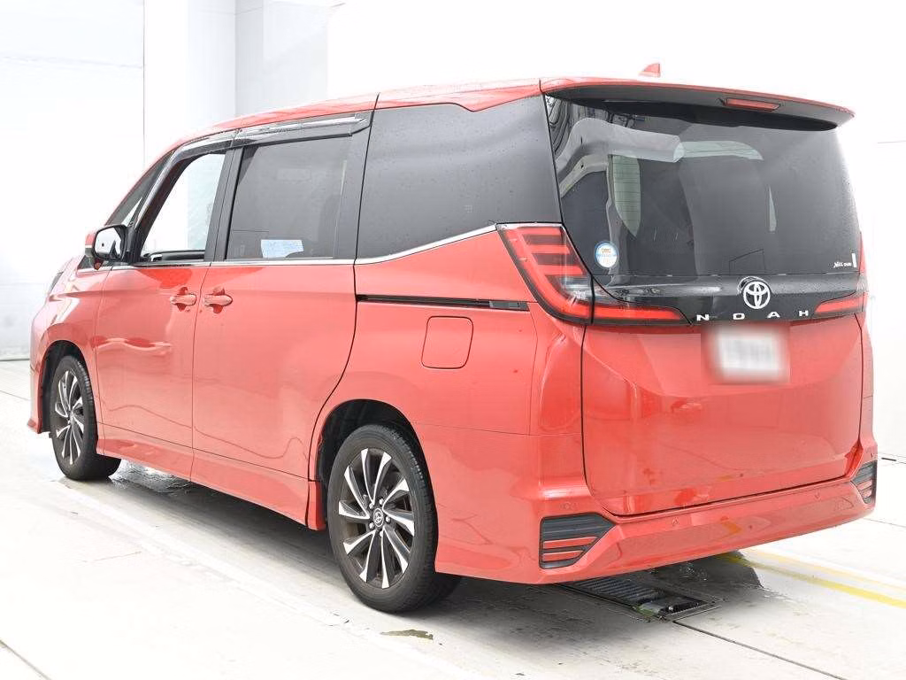 TOYOTA NOAH
