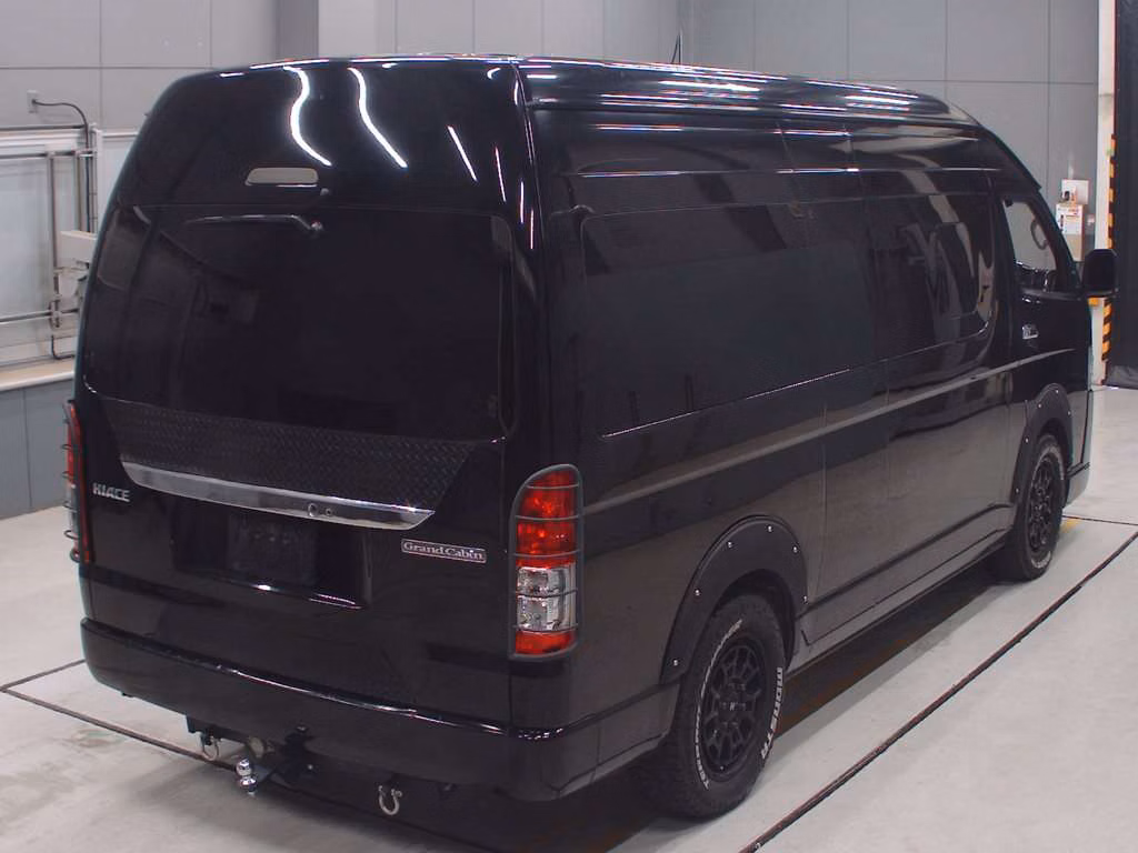 TOYOTA HIACE