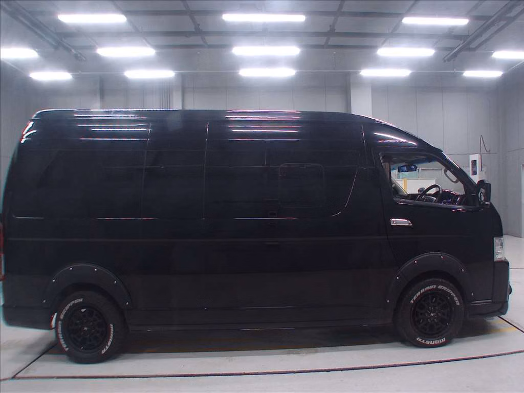 TOYOTA HIACE