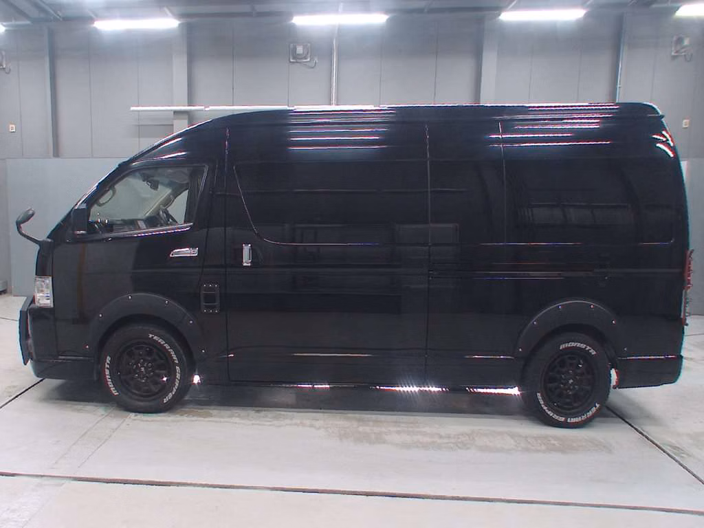 TOYOTA HIACE