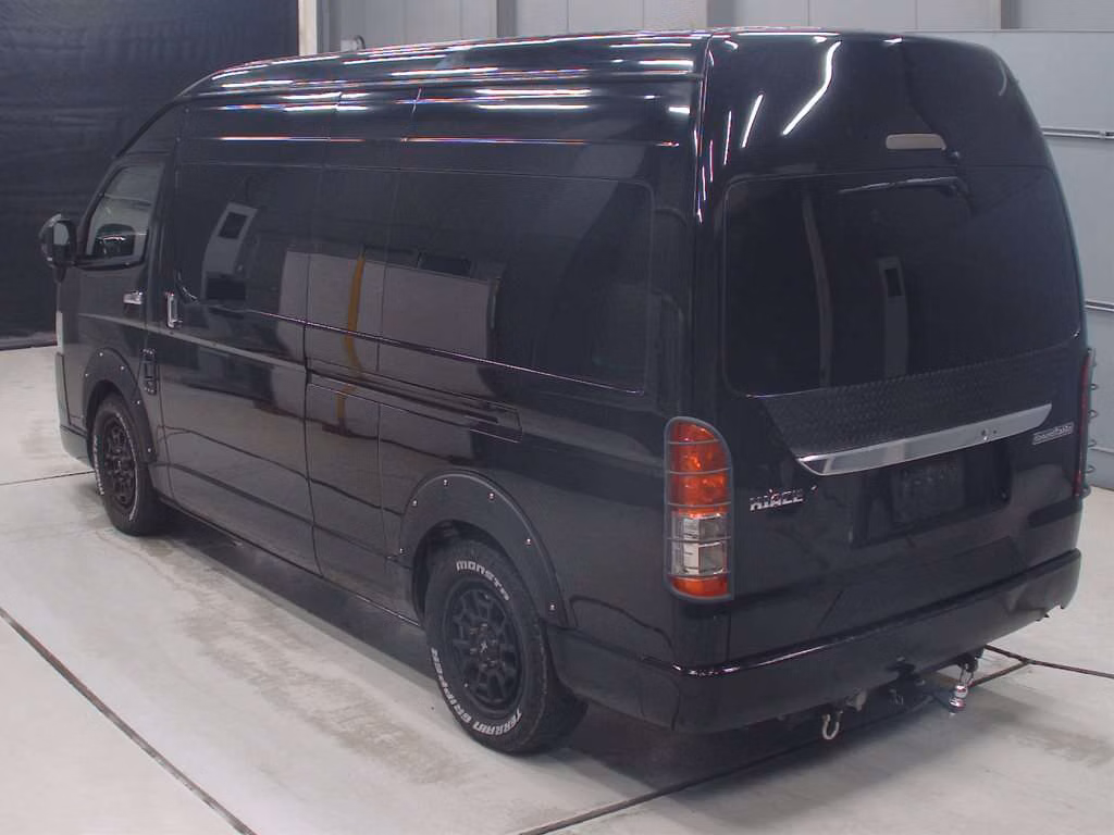 TOYOTA HIACE