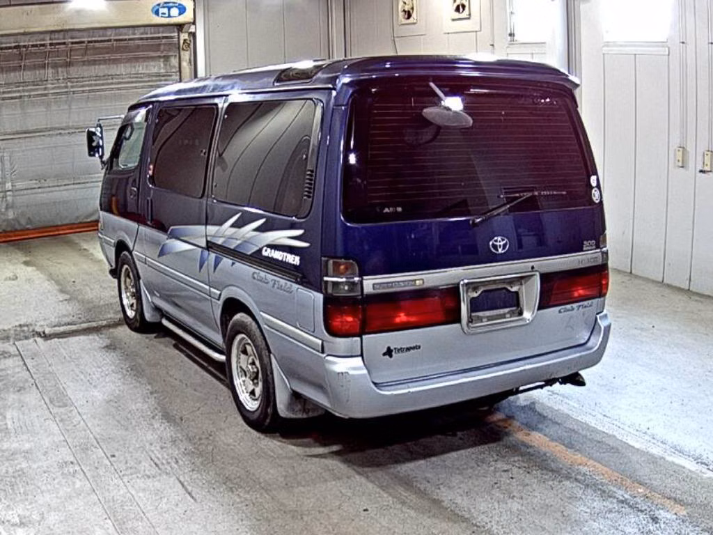 TOYOTA HIACE