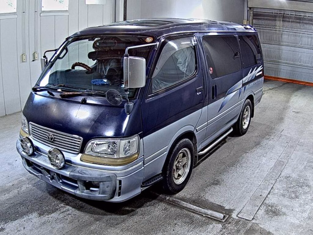 TOYOTA HIACE