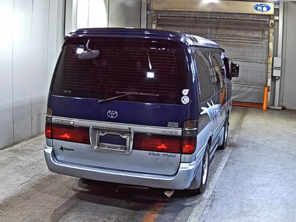TOYOTA HIACE