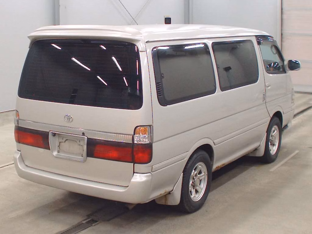 TOYOTA HIACE