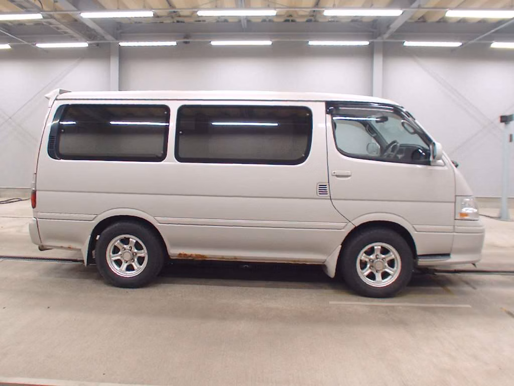 TOYOTA HIACE