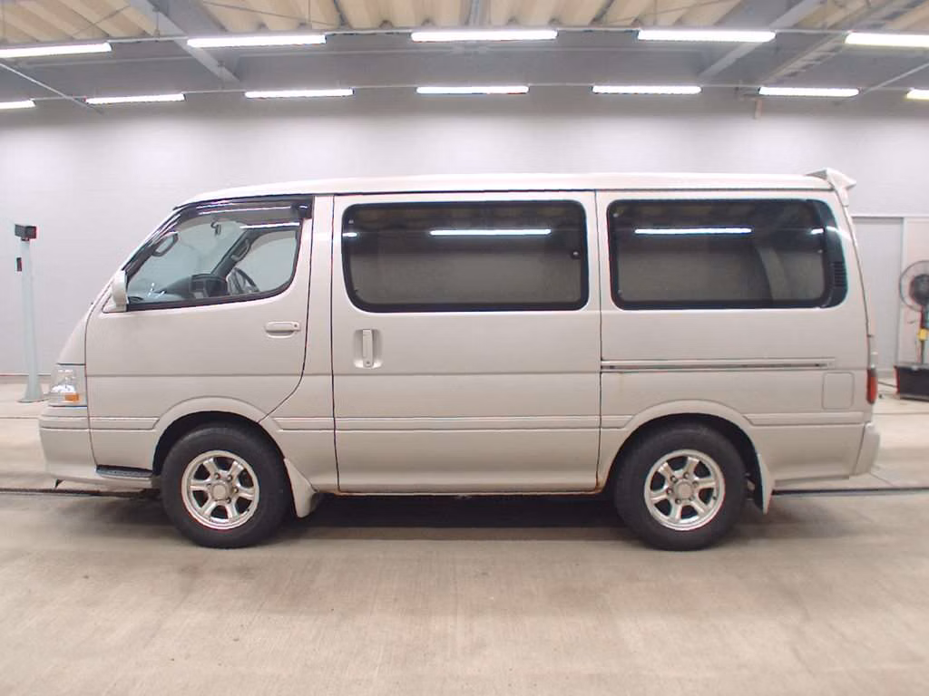TOYOTA HIACE