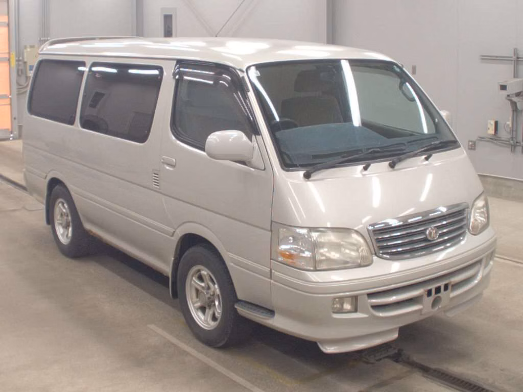 TOYOTA HIACE