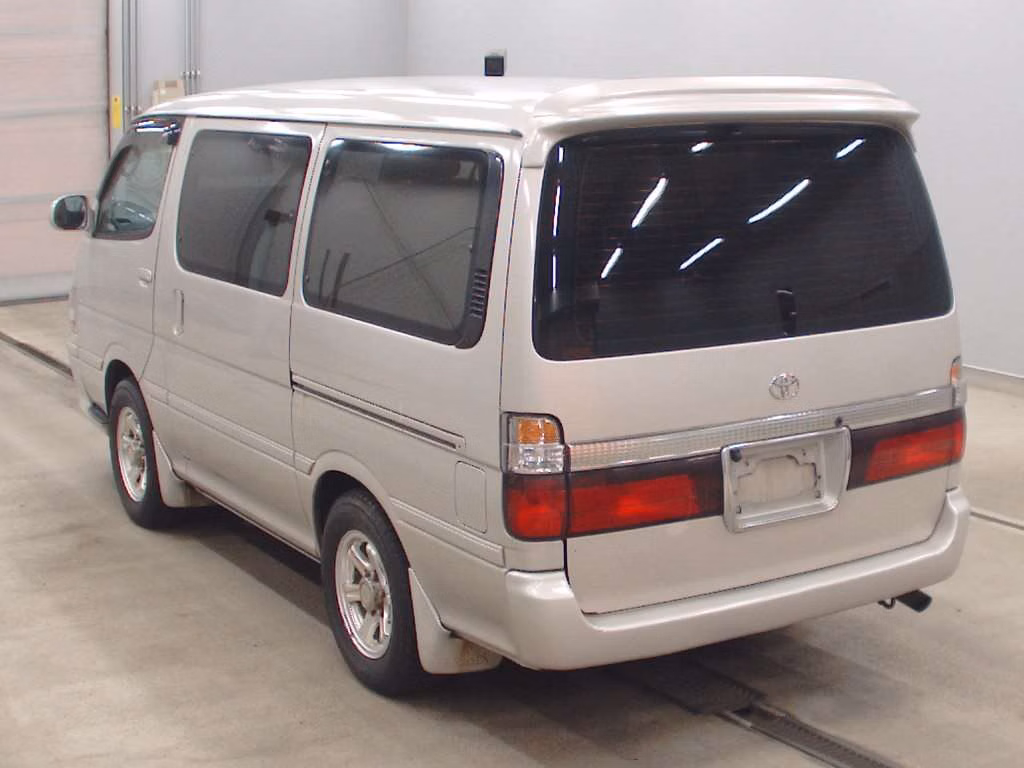TOYOTA HIACE