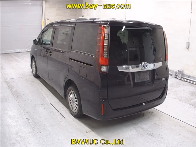 TOYOTA NOAH