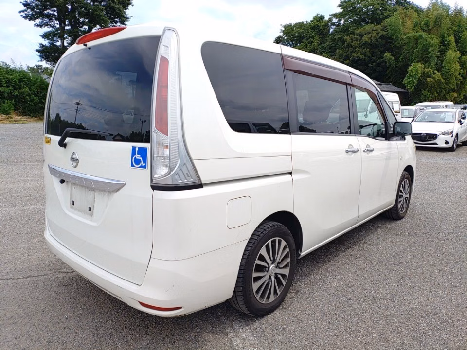NISSAN SERENA