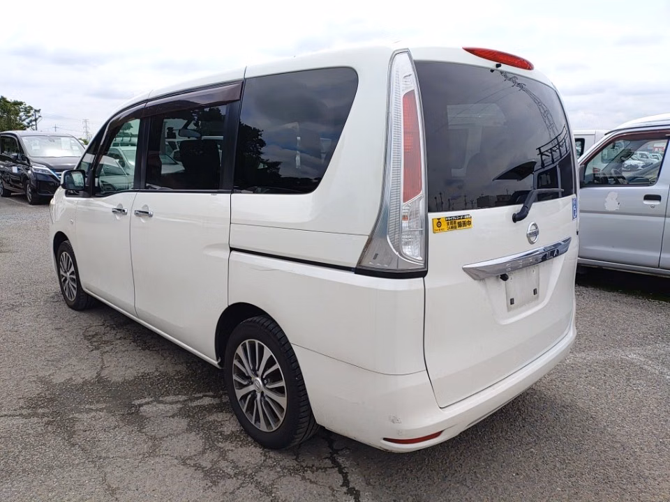 NISSAN SERENA