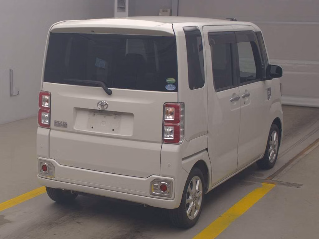 TOYOTA PIXIS MEGA